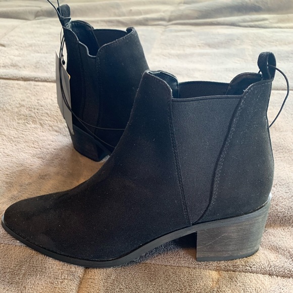 Forever 21 Shoes - Faux suede black booties Forever 21 Shoes - Faux suede black booties